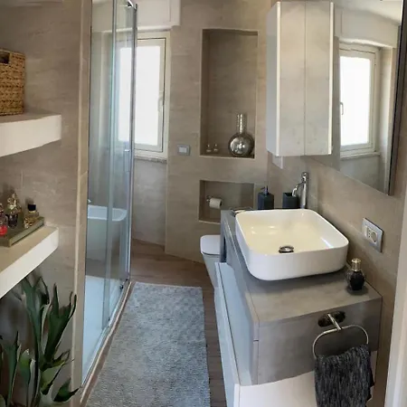 Chic Penthouse Retreat Roma